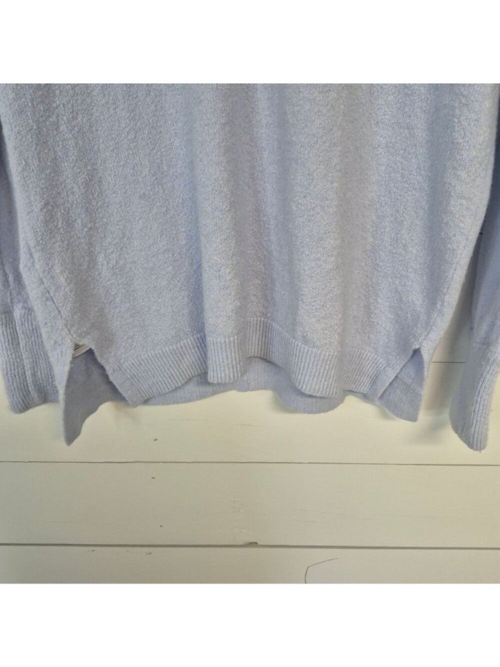 Loft Women’s Light Blue V-Neck Long Sleeve Soft Knit Sweater Sz M - Picture 4 of 7